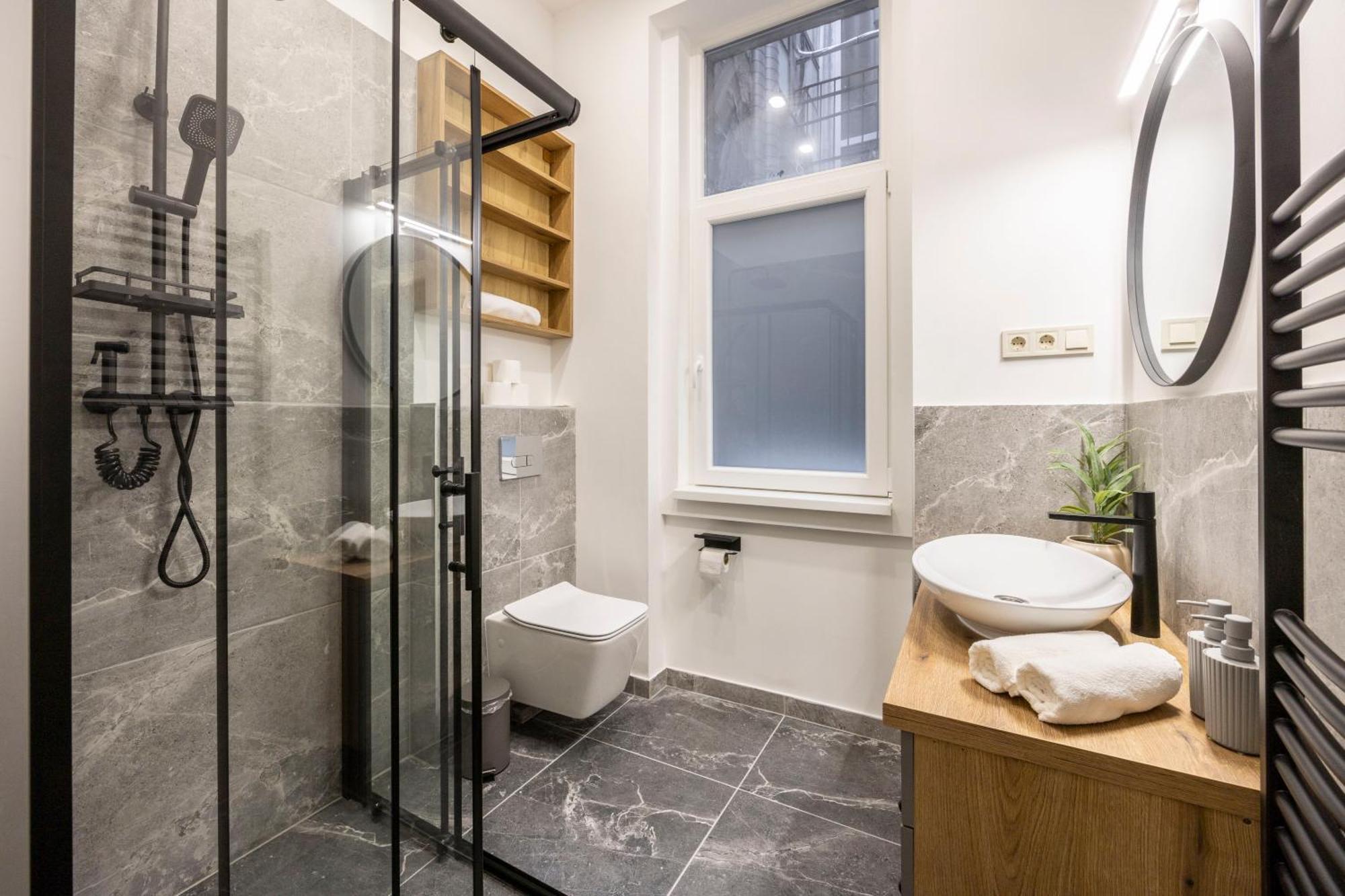 Exclusive Stylish By Prestige Homes Next To The Oktogon Apartament